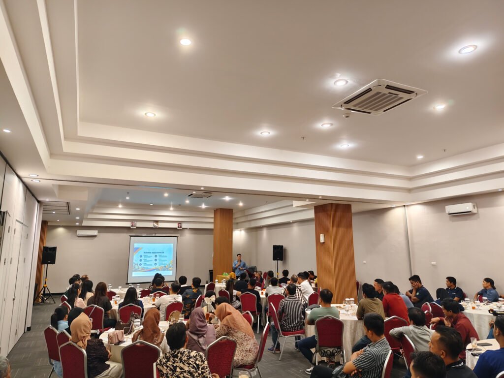 Sesi presentasi budaya perusahaan di acara Surya Group