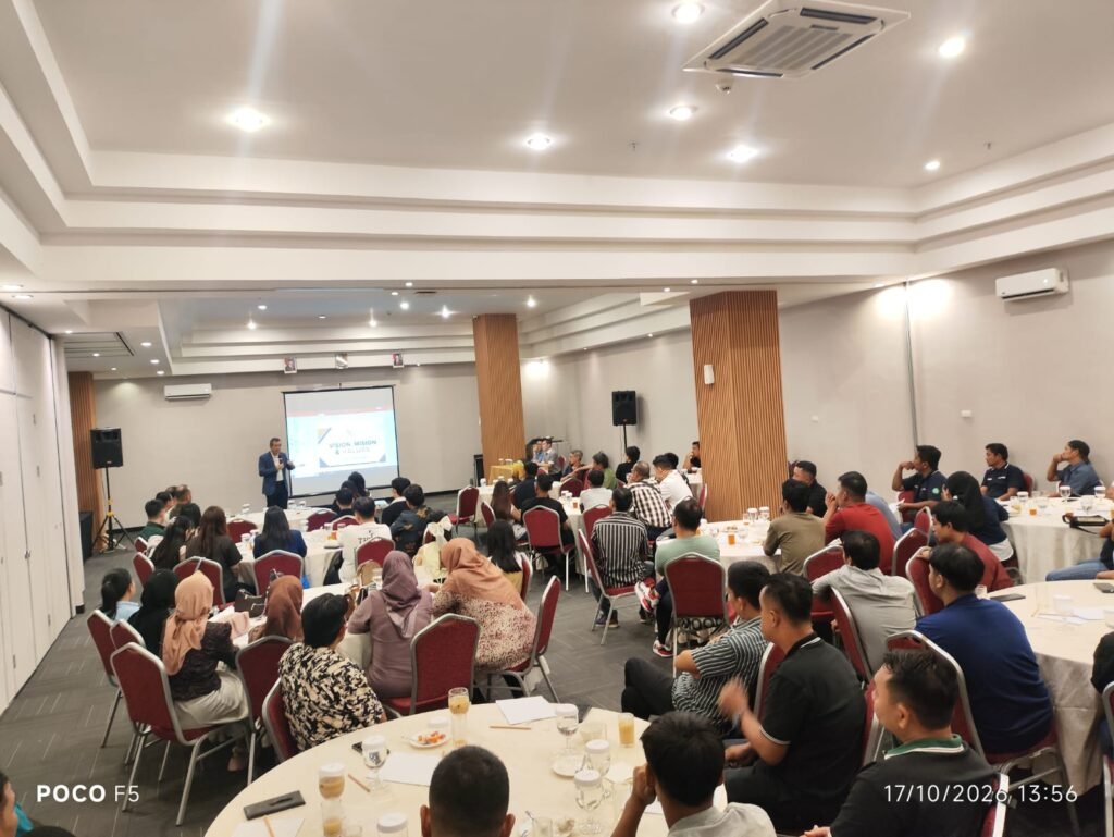 Sesi presentasi Vision Mission Values pada Employee Gathering Surya Group